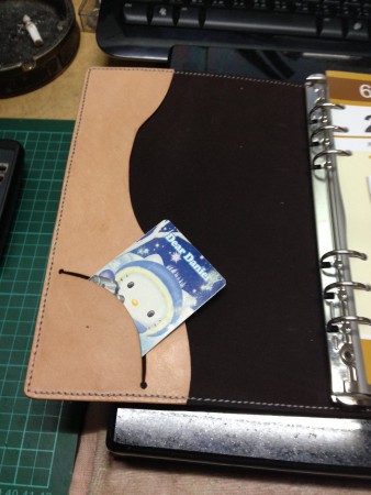 萬用筆記本A5 材質:植鞣牛皮 紺色染 內層 酒紅羊巴哥 