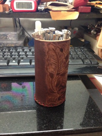 客製筆筒 材質:植鞣牛皮 茶色染 