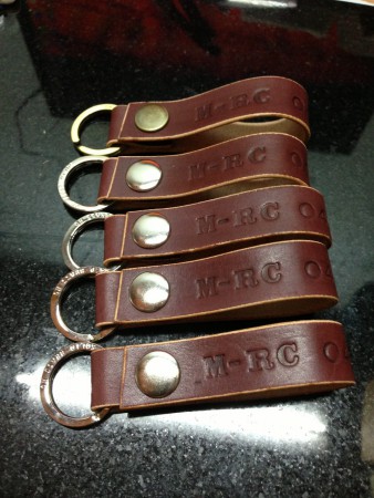 客製基本款鑰匙圈 griip-B 材質:植鞣牛皮 焦茶色染  銅質五金