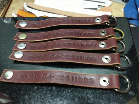 客製基本款鑰匙圈 griip-B 材質:植鞣牛皮 焦茶色染  銅質五金