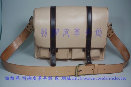 客訂側肩包 材質植鞣牛皮原皮色 銅質五金 古銅色