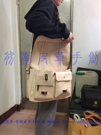 客訂側肩包 材質植鞣牛皮原皮色 銅質五金 古銅色