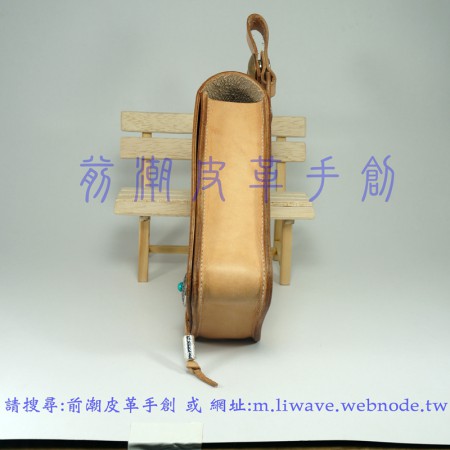 皮雕水牛頭骨腰包 材質:天然植鞣牛皮 蜂蜜色